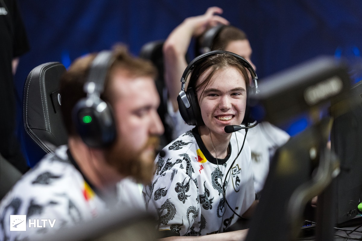 它不仅反映 它不仅反映